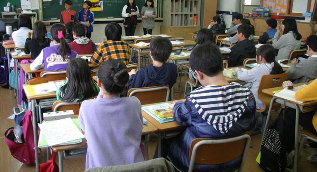 Foligno, bimbo di colore denigrato in classe