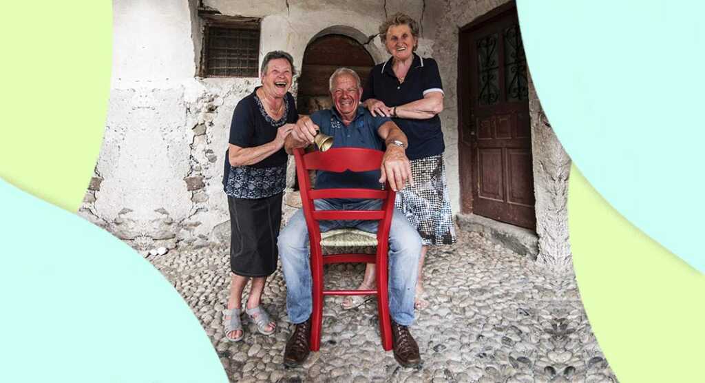 Basta una sedia rossa per scoprire uno dei borghi più belli d'Italia