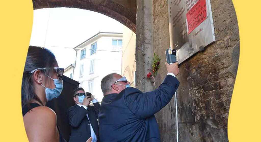 Ripulita grazie al laser El.En. lapide ai partigiani incendiata