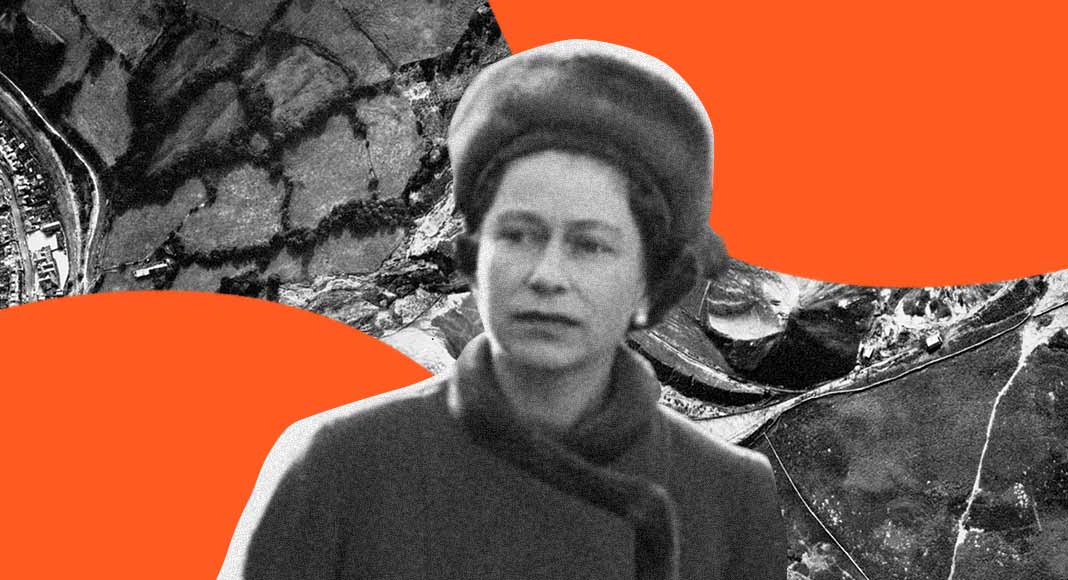 Quando la Regina Elisabetta pianse per la prima volta in pubblico 5 the-crown-aberfan