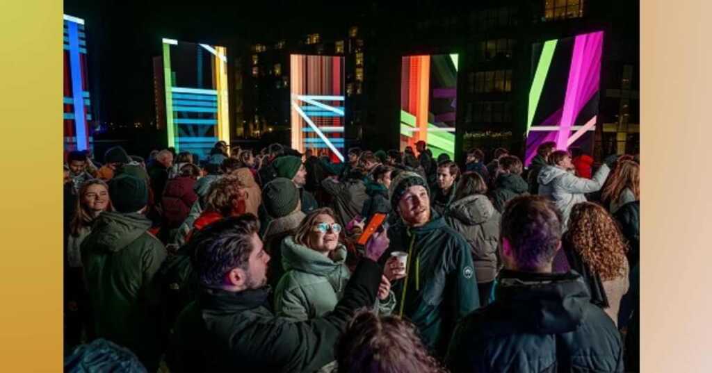 Superconnection, a Milano la mostra-evento provocatoria sulla dipendenza da smartphone
