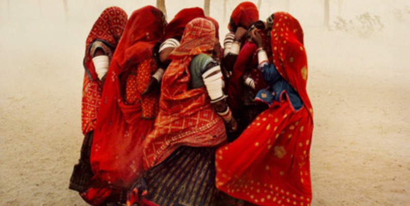 Gli scatti d'autore di Steve McCurry a confronto con la fotografia di oggi