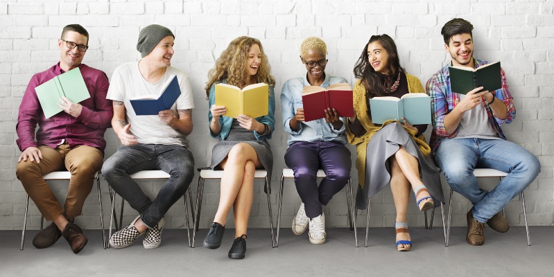 10 cose che un lettore è disposto a fare per amore dei libri