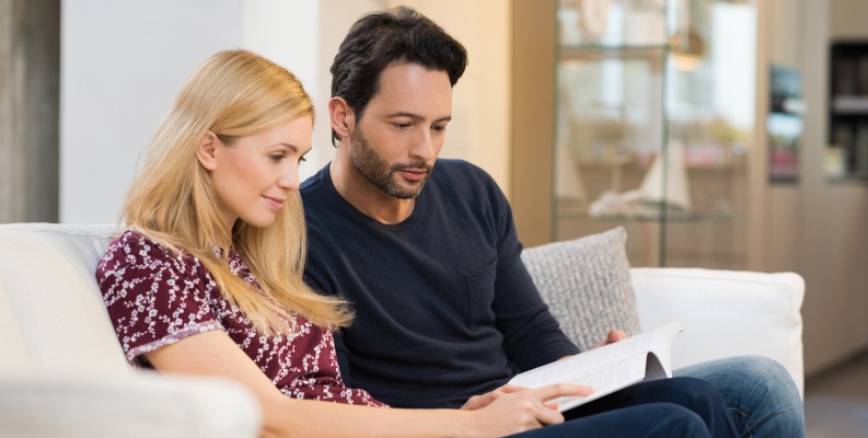 Come si comportano gli amanti della lettura in vista di un appuntamento galante