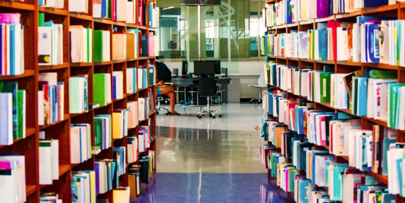 “Tempo da dedicare alla lettura durante le ore di lavoro”. La proposta di legge dagli Emirati Arabi