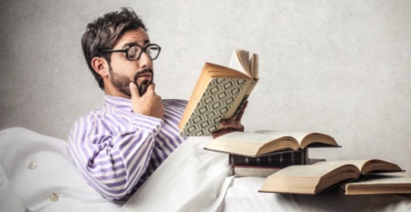 9 vizi tipici degli amanti dei libri