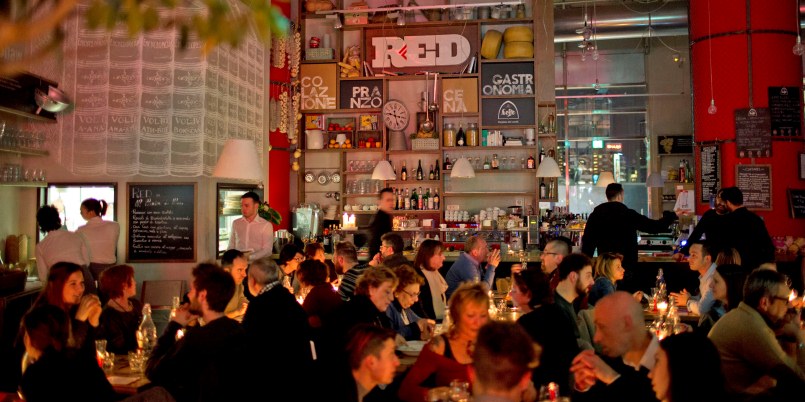 Milano, cena al buio