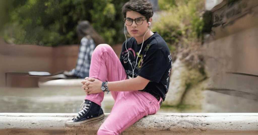 Il ragazzo dai pantaloni rosa arriva in TV: il film che sconvolge e fa riflettere sul bullismo e l’accettazione