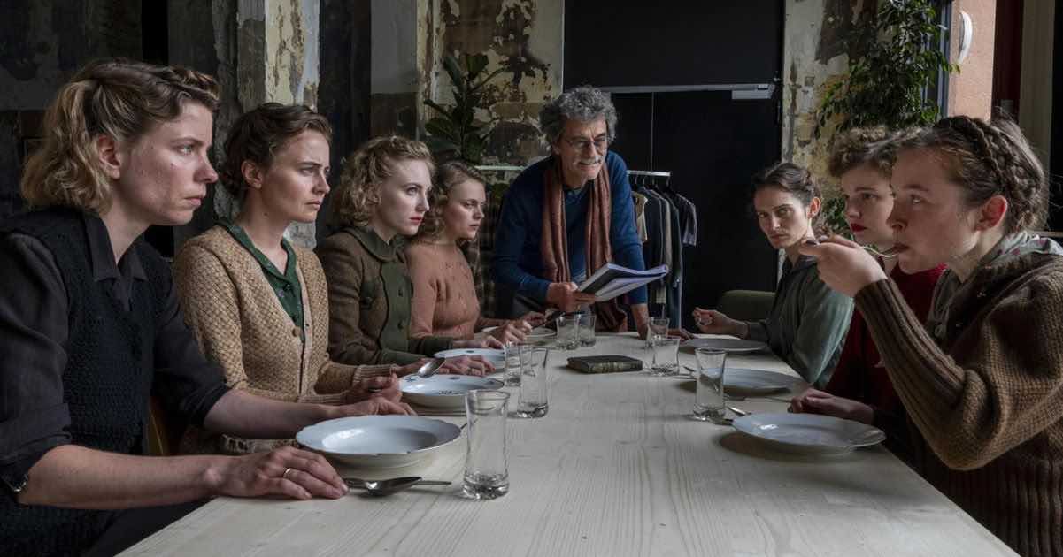 Le assaggiatrici, arriva al cinema il film tratto dal romanzo di Rosella Postorino 8 Le assaggiatrici, arriva al cinema il film tratto dal romanzo di Rosella Postorino
