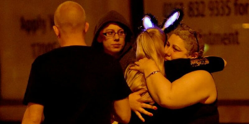 Manchester, 22 morti in un attacco suicida al concerto di Ariana Grande