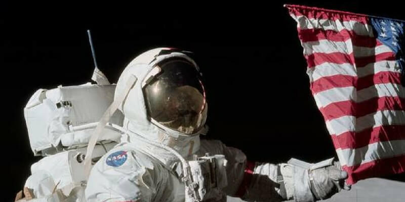 Addio a Gene Cernan, l'ultimo uomo a camminare sulla luna