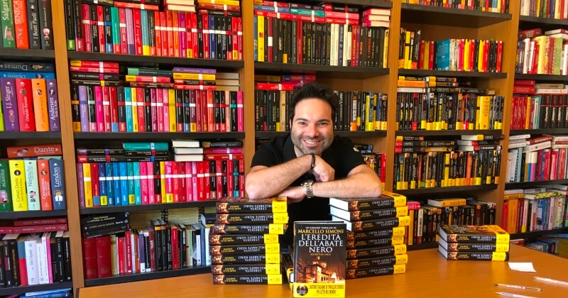 Come scrivere un thriller di successo, i consigli di Marcello Simoni