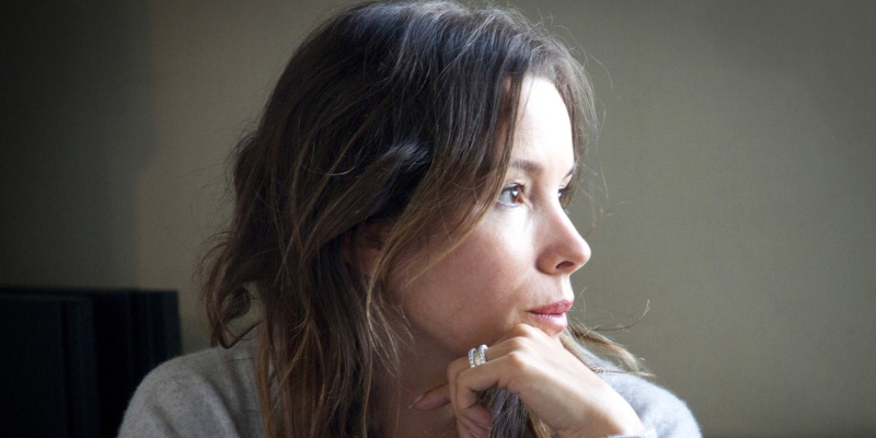 Festa della Donna, il pensiero dell’autrice Simona Sparaco per l’8 marzo