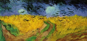 Campo di grano con voli di corvo