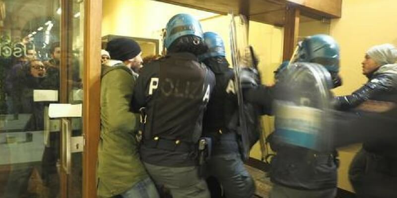 Bologna, la biblioteca universitaria da luogo di cultura a luogo di violenza