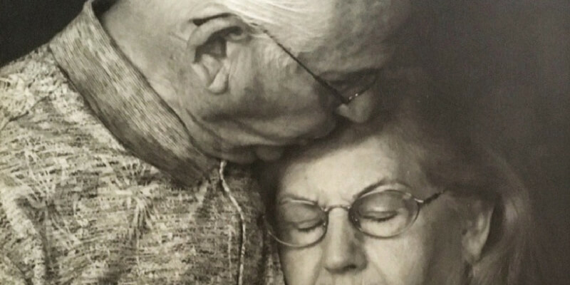 Dopo 69 anni di matrimonio, muoiono mano nella mano a 40 minuti di distanza