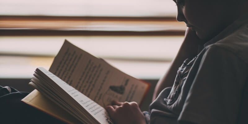 5 ragioni per cui leggere fa bene al corpo