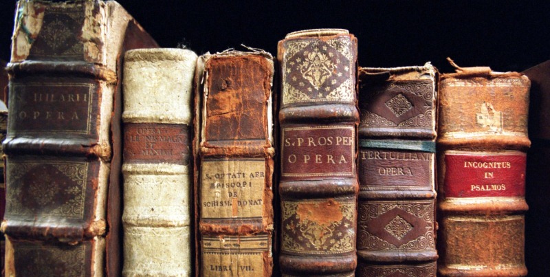 Libri vecchi più di 50 anni, se li portate all'estero rischiate fino a 4 anni di carcere