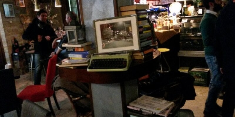 Mantova, i libri si scambiano al bar