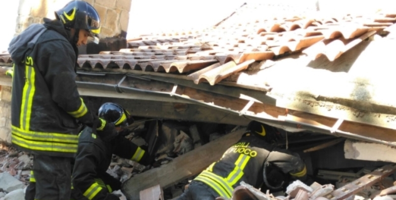 Terremoto, anziana chiama i Vigili del fuoco, "Bravi. Vi darei i miei tortellini"