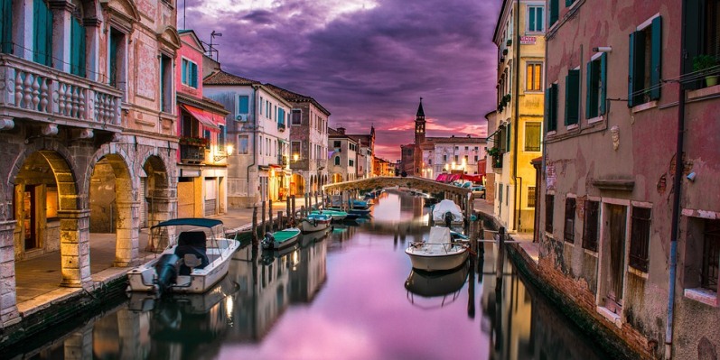 Venezia diventa capitale di cultura, una passeggiata tra le librerie più suggestive della città