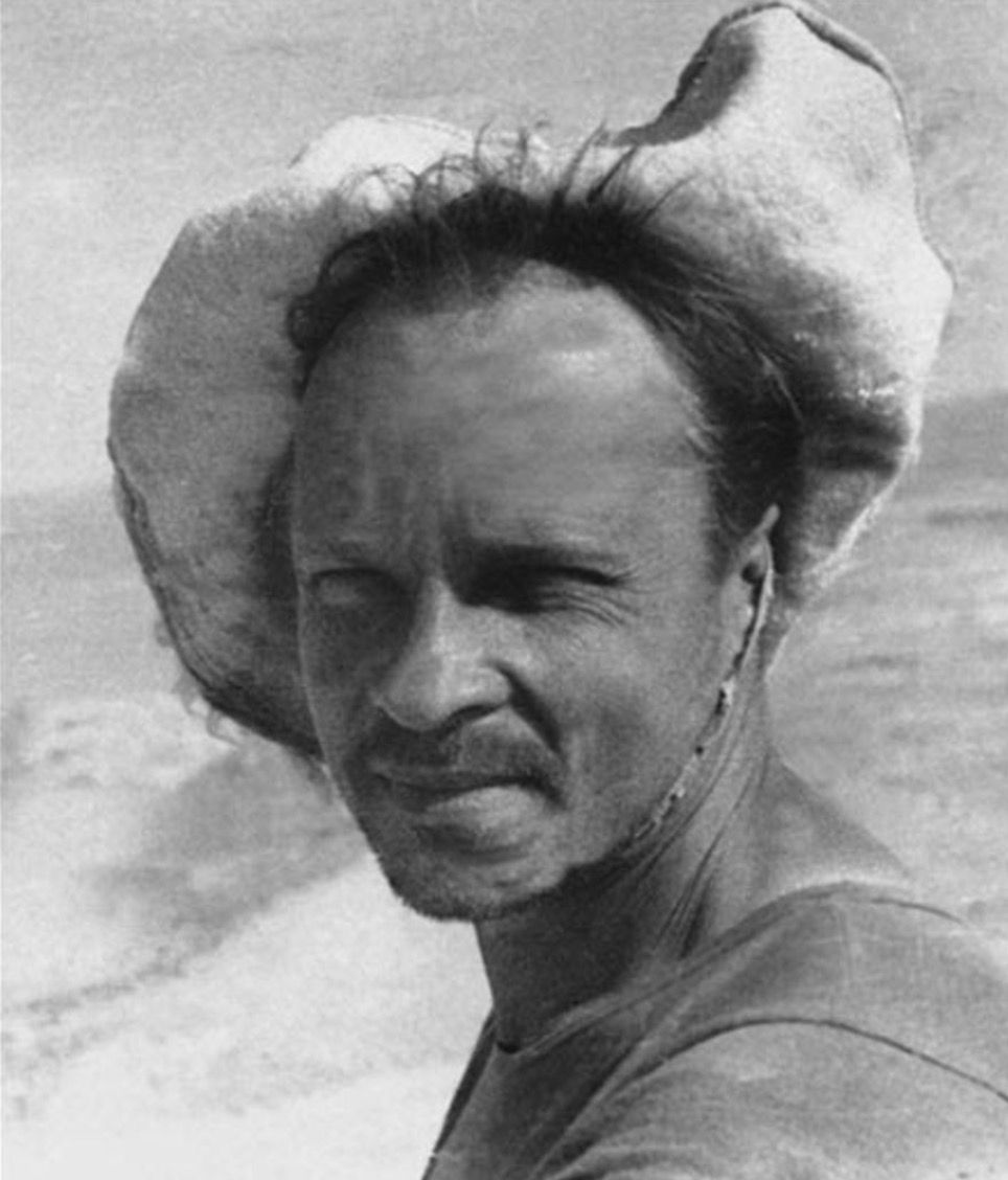 Igor V. Savitsky nel deserto del Karakalpakstan