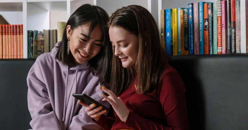 Libri per 8 italiani su 10 i canali online aiutano a scoprire e acquistare nuovi titoli