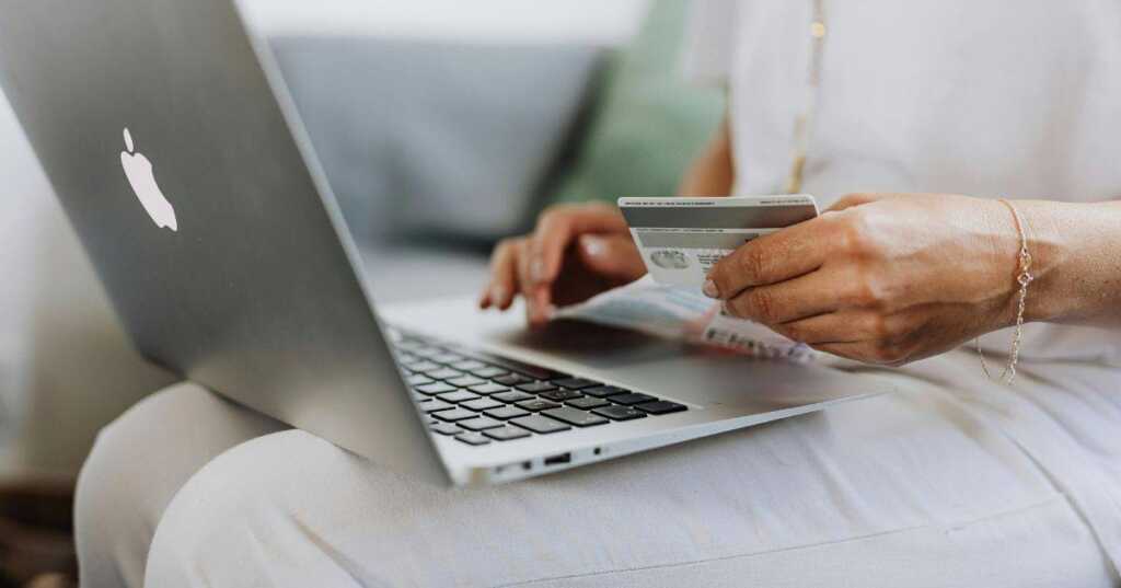 Libri, musica, film cosa acquistano online gli italiani in ambito culturale