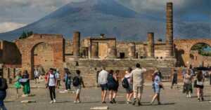 Viaggi culturali e overtourism: i 10 errori da evitare per tutelare le città d'arte 2 Viaggi culturali e overtourism i 10 errori da evitare per tutelare le città d'arte