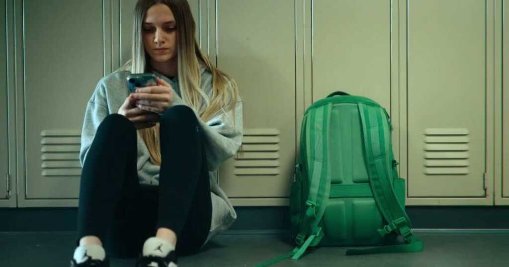 “Numero sconosciuto”: il docufilm Netflix che racconta un incubo di cyberbullismo