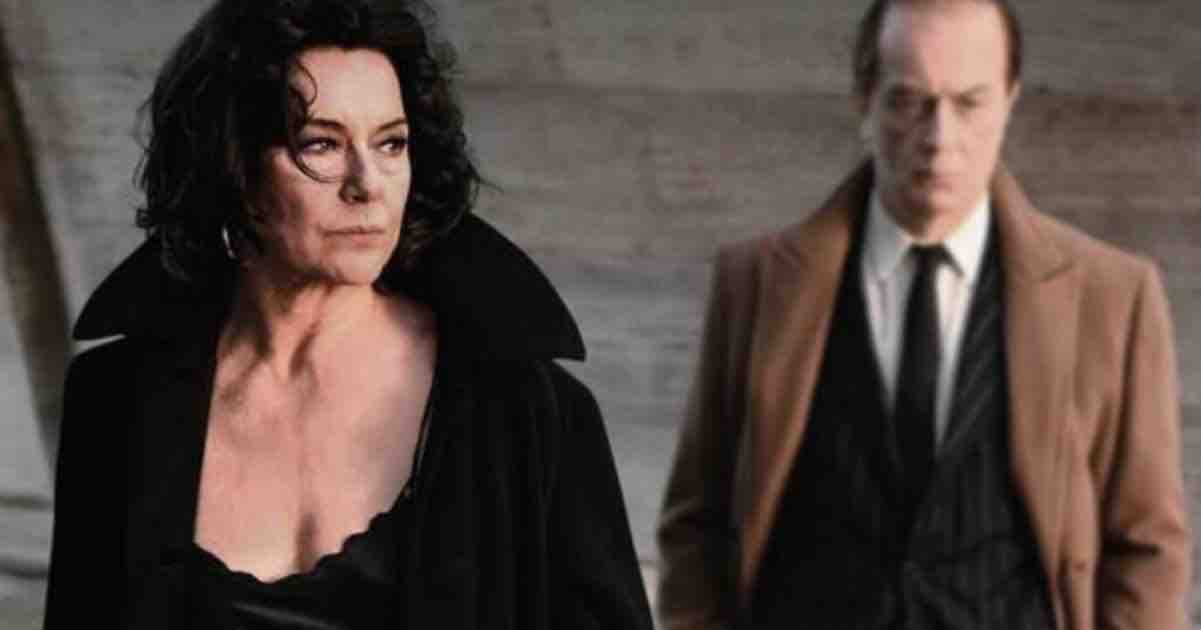 Anna Il ritratto (im)perfetto di una donna che fece del suo «io» lo schermo