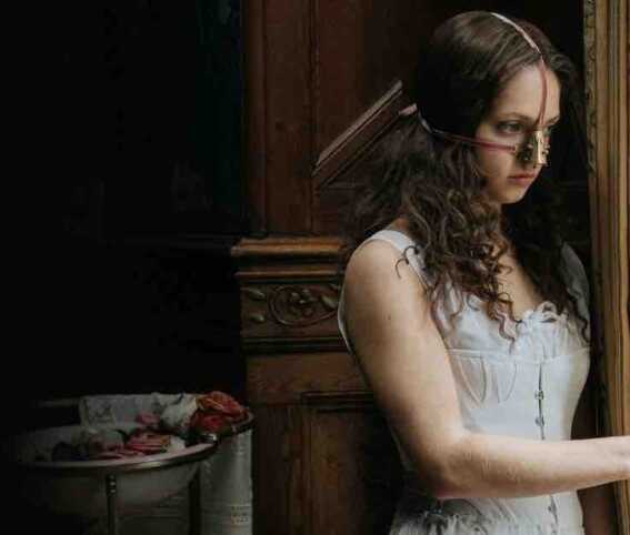 “The Ugly Step Sister”: il lato oscuro delle fiabe e l’ossessione per la bellezza