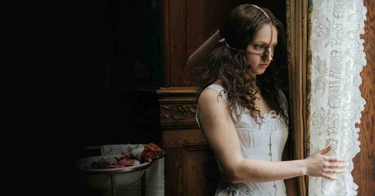 “The Ugly Step Sister”: il lato oscuro delle fiabe e l’ossessione per la bellezza