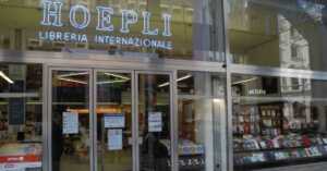 Mondadori punta ad acquisire la scolastica di Hoepli