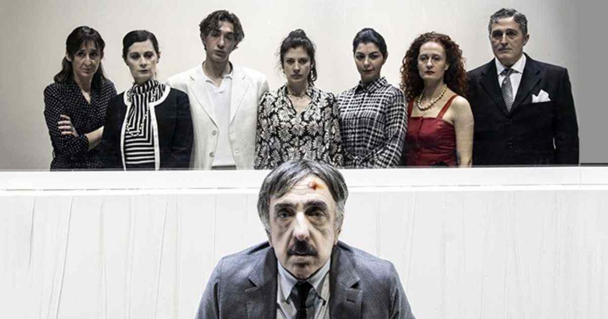 Il berretto a sonagli: l’opera di Pirandello su come la credibilità sociale conti più della verità