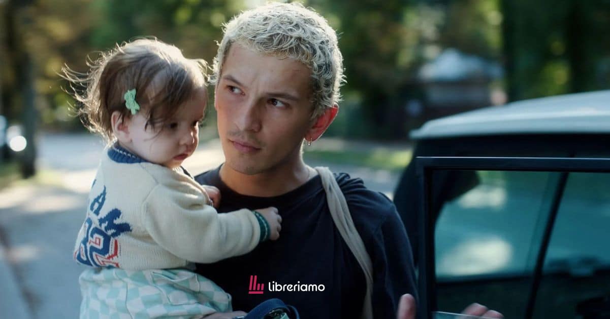 “Proud”, la nuova serie HBO che promette di emozionare: quando una storia queer parla di famiglia, responsabilità e identità 1 “Proud”, la nuova serie HBO che promette di emozionare: quando una storia queer parla di famiglia, responsabilità e identità