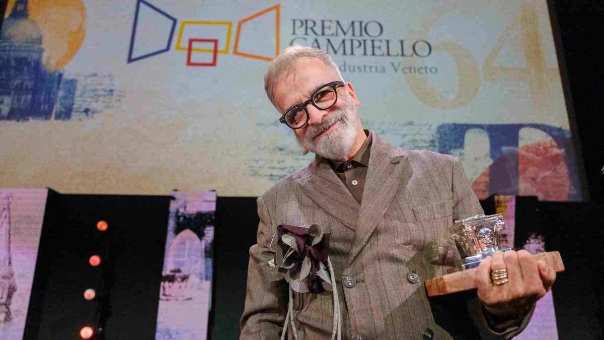 Marcello Fois vince il Premio Campiello 2026 con “L’immensa distrazione”