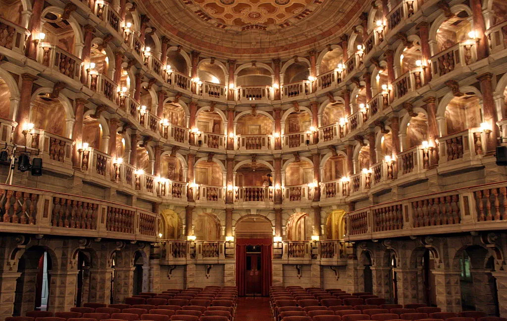 Teatro_Mantova_(13384947483)