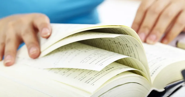 Come leggere libri in lingua aiuta l'apprendimento di una lingua straniera