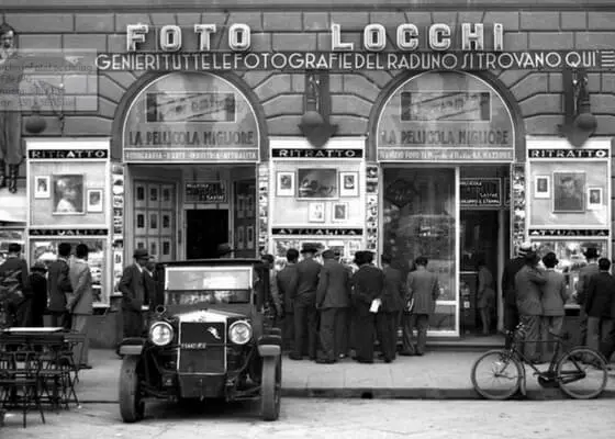 Foto Locchi Atelier in Piazza della Repubblica in 1936. Foto Locchi /©Archivio Foto Locchi