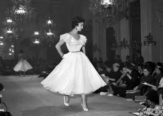 27 Gennaio 1955. Cocktail dresses at a Sala Bianca show. Foto Locchi /©Archivio Foto Locchi
