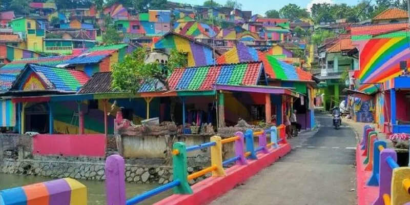 Il villaggio indonesiano trasformato in opera d'arte