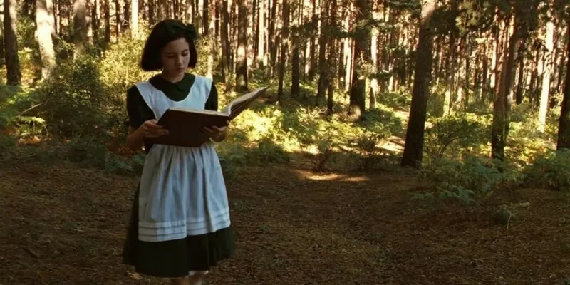 Il video che mostra i libri apparsi nei film