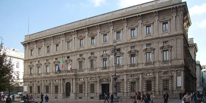 Piccione entra a Palazzo Marino e rovina un dipinto del ‘600, danno da 4000€