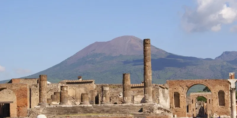 Pompei, scoperto un affresco erotico che raffigura Leda e Zeus
