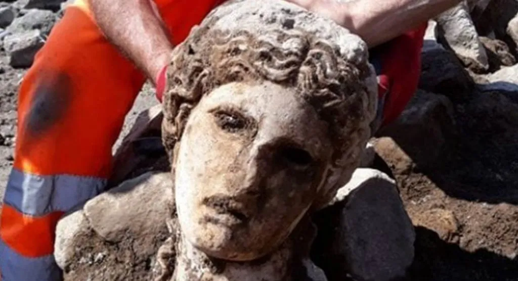È stata scoperta una statua di Dioniso ai Fori Imperiali di Roma