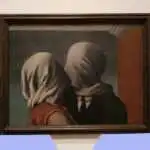"Gli amanti" di Magritte, il dipinto che esprime l'impossibilità dell'amore