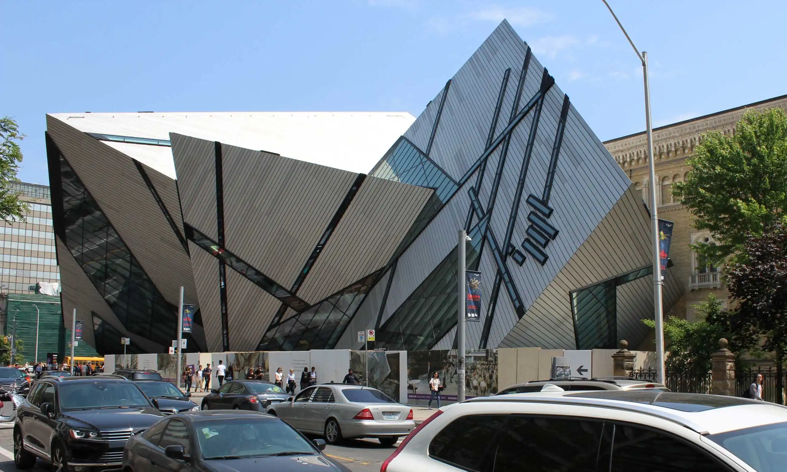 2.Extension of Royal Ontario Museum Toronto scaled