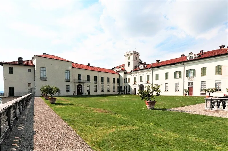 800px Castello di Masino panoramio 1