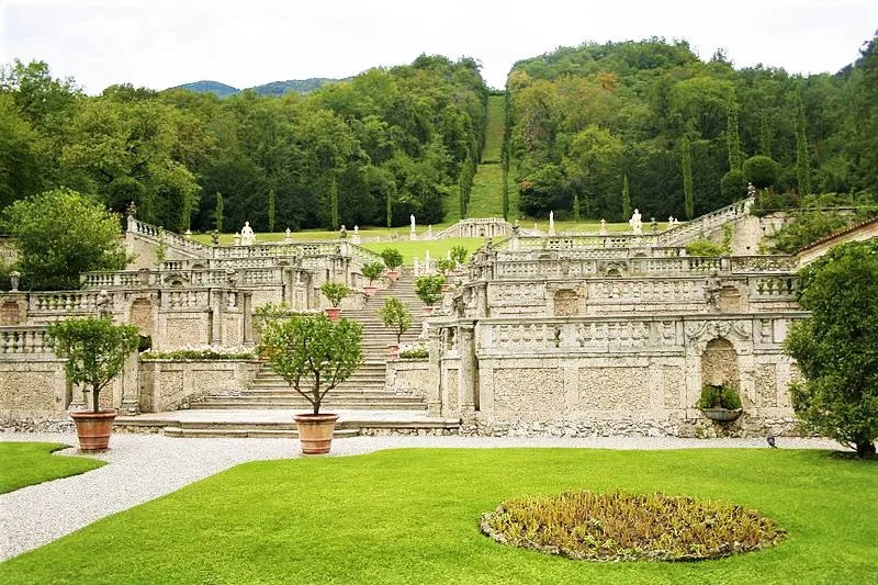 800px Garden of Villa della Porta Bozzolo 4